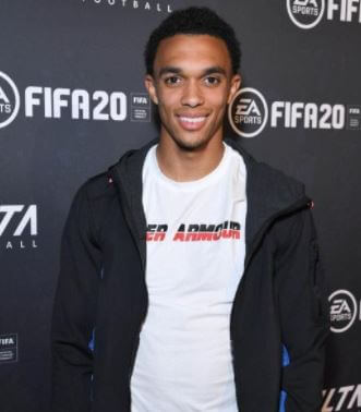 Dianne Arnold son Trent Alexander-Arnold at the event of FIFA 20.
